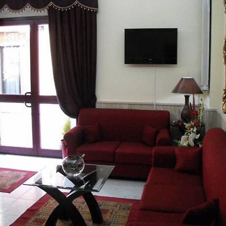 Hotel New Baby กาแซร์ตา ภายนอก รูปภาพ