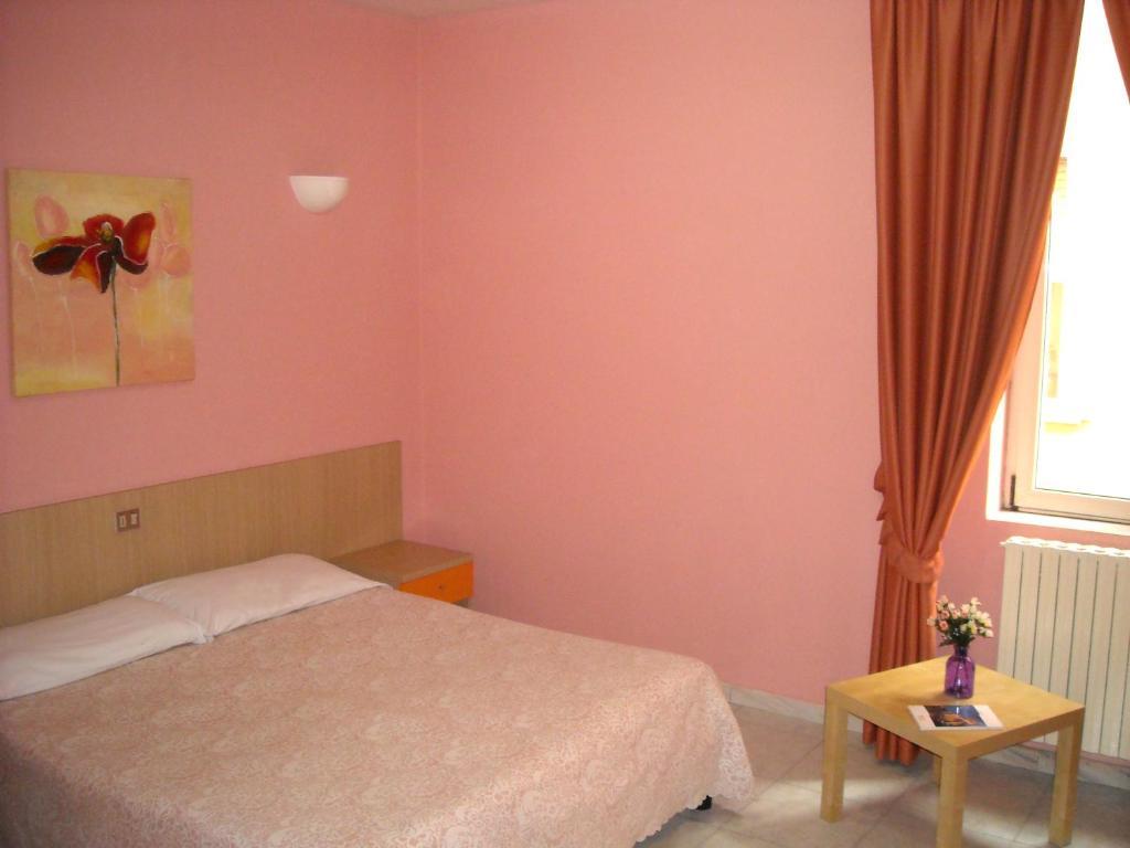 Hotel New Baby กาแซร์ตา ห้อง รูปภาพ