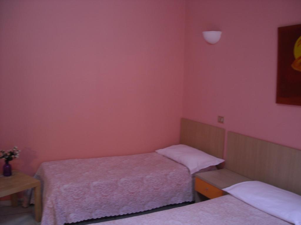 Hotel New Baby กาแซร์ตา ห้อง รูปภาพ