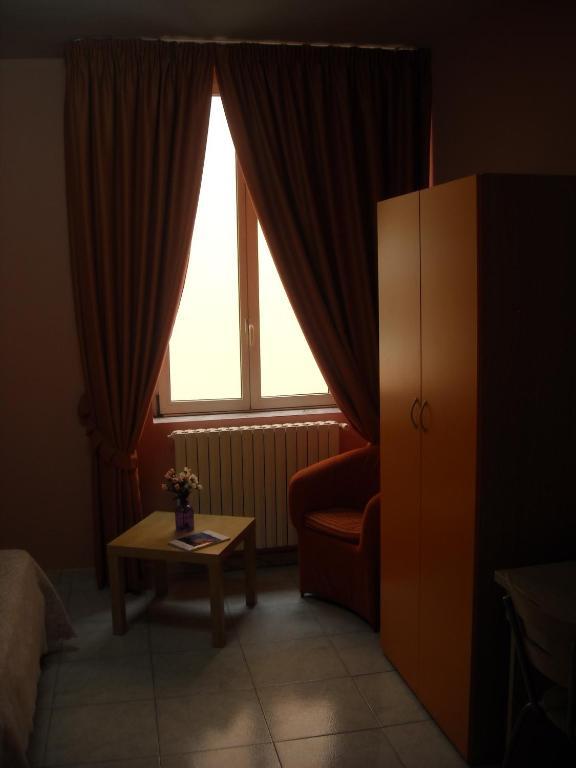 Hotel New Baby กาแซร์ตา ห้อง รูปภาพ