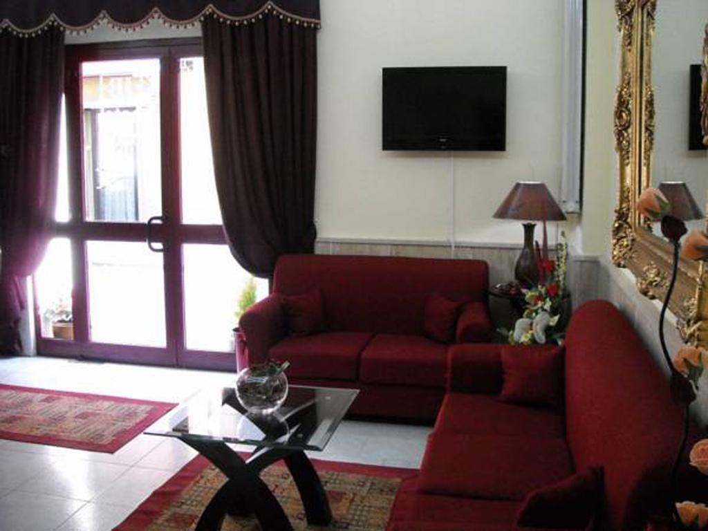 Hotel New Baby กาแซร์ตา ภายนอก รูปภาพ
