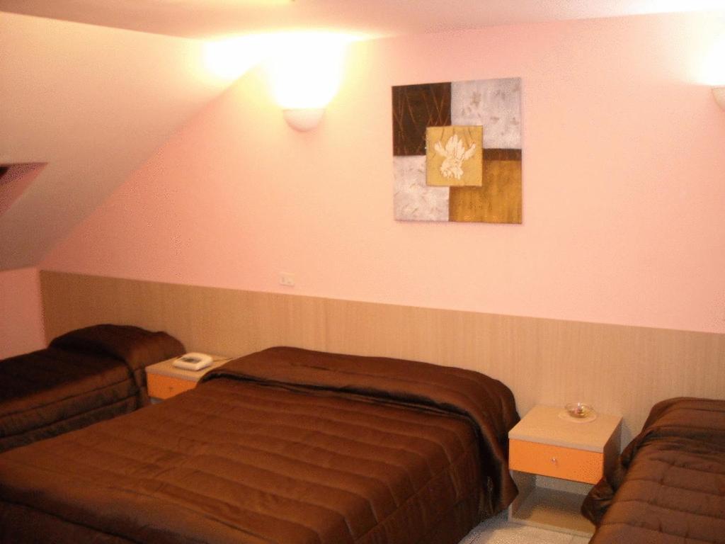 Hotel New Baby กาแซร์ตา ภายนอก รูปภาพ